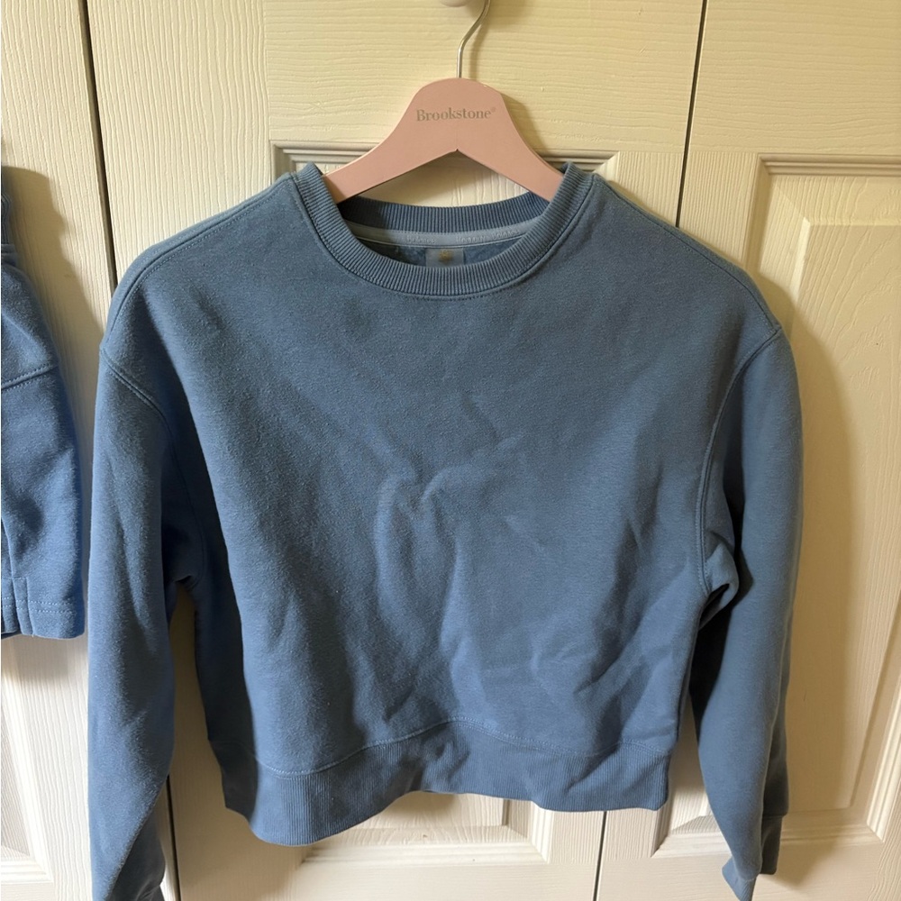 Brookstone Women's Blue Sweatshirt